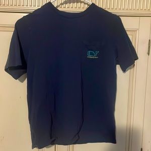 Boys navy vineyard vines tshirt. Boys size large.